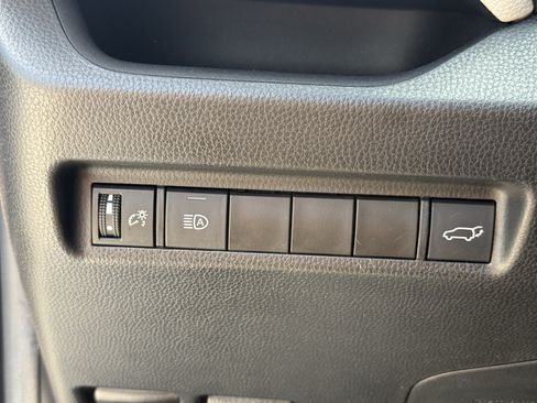 Used 2021 Toyota RAV4 XLE w/ Convenience Package FWD image 25