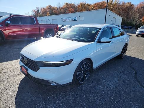 Used 2025 Honda Accord Touring image 4