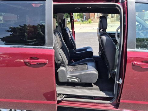Used 2018 Dodge Grand Caravan SXT FWD image 29