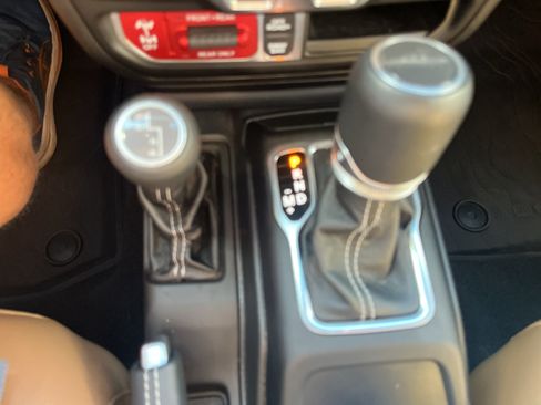 Used 2021 Jeep Gladiator Rubicon AWD/4WD image 23