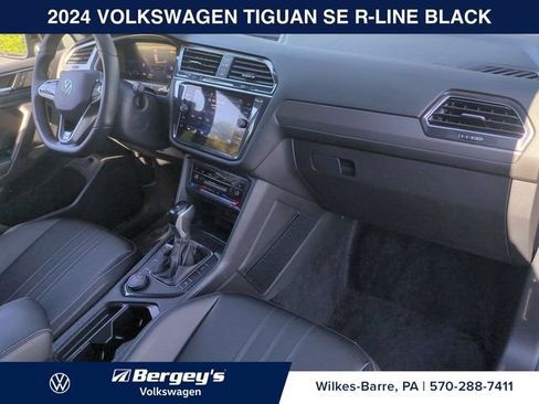 Certified 2024 Volkswagen Tiguan SE R-Line AWD/4WD image 30