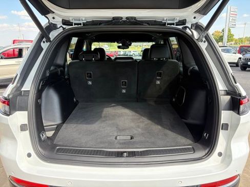 Used 2024 Jeep Grand Cherokee Limited image 21