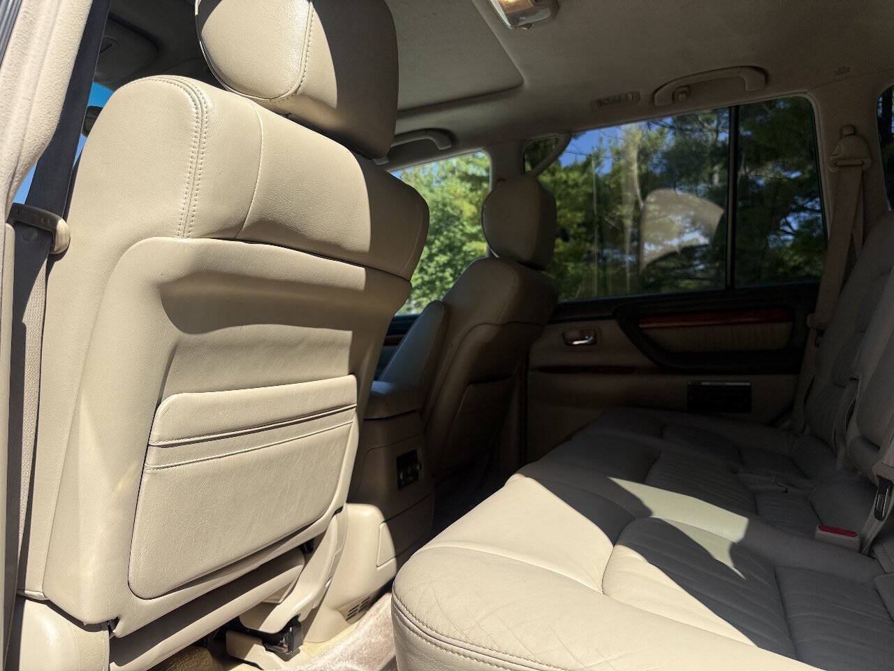 Used 2005 Lexus LX 470 4WD w/ Preferred Accessory Pkg image 44