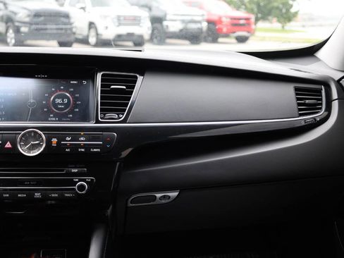 Used 2016 Kia K900 Luxury image 22