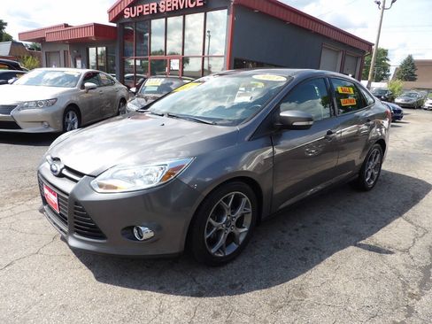 Used 2013 Ford Focus SE FWD image 1