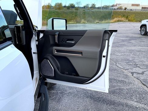 New 2025 GMC Hummer EV 2X w/ LPO, Dark Essentials Package AWD/4WD image 16