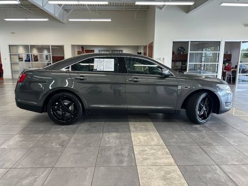 Used 2016 Ford Taurus Limited FWD image 11