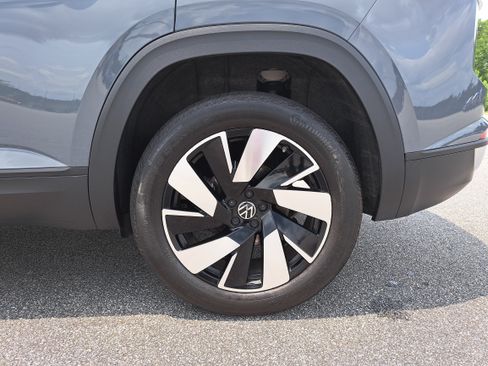 Used 2024 Volkswagen Atlas Cross Sport SE FWD image 34