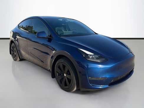 Used 2023 Tesla Model Y Long Range image 7