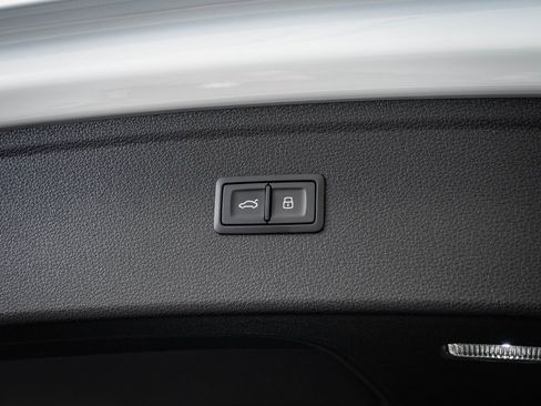 Used 2025 Audi Q5 2.0T Premium w/ Convenience Plus Package image 19