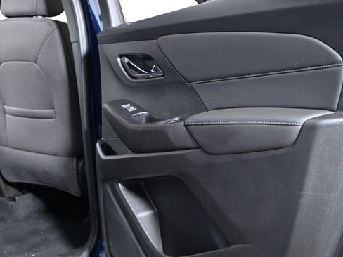 Used 2023 Chevrolet Traverse LT FWD image 32