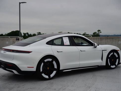 Used 2025 Porsche Taycan image 9