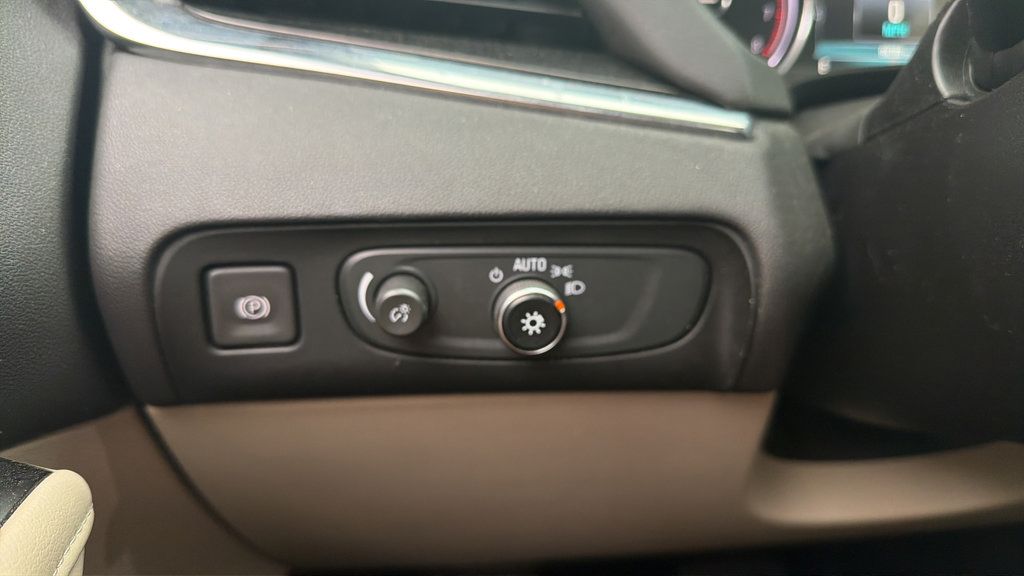 Used 2018 Buick Enclave Essence AWD/4WD image 22