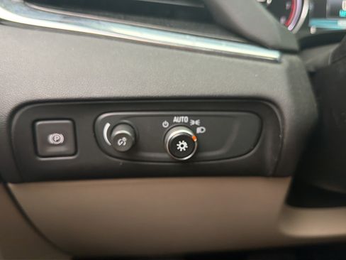 Used 2018 Buick Enclave Essence AWD/4WD image 22