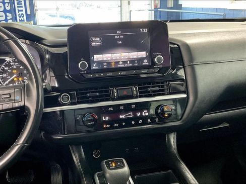 Used 2024 Nissan Pathfinder SV AWD/4WD image 18