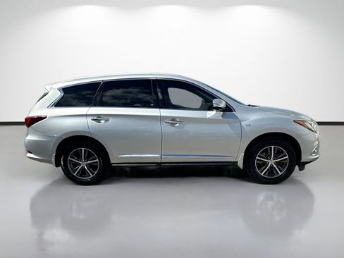 Used 2019 INFINITI QX60 Luxe w/ Essential Package FWD image 2