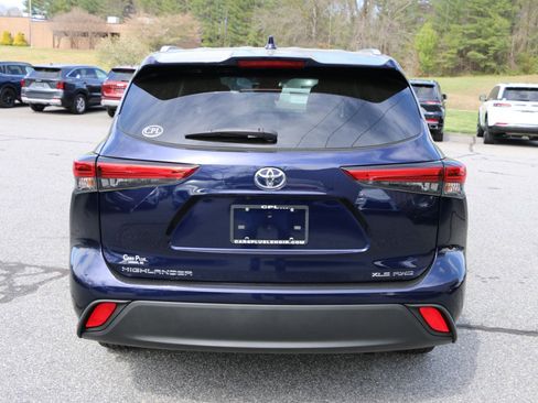 Used 2022 Toyota Highlander XLE image 4