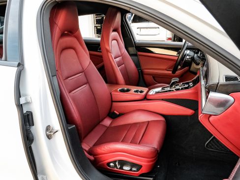 Used 2018 Porsche Panamera image 36