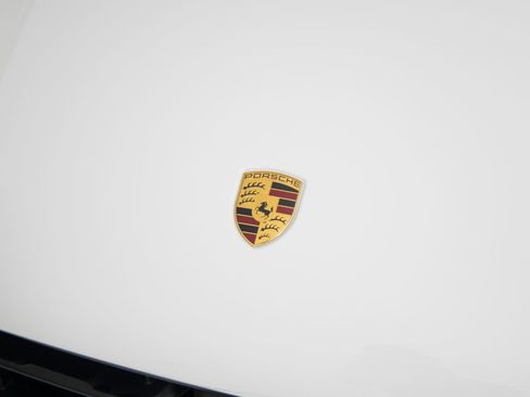 Certified 2025 Porsche Macan image 13