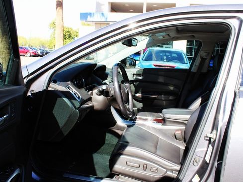 Used 2017 Acura TLX image 10