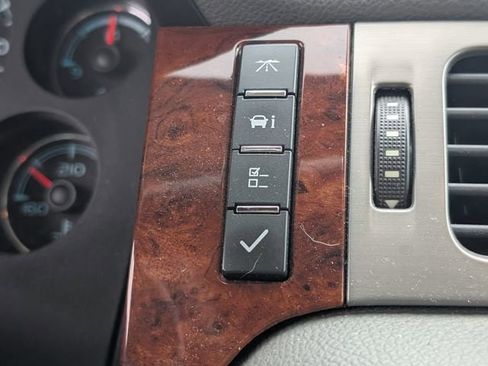 Used 2013 Chevrolet Avalanche LTZ image 20
