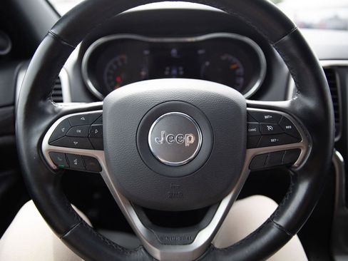 Used 2021 Jeep Grand Cherokee Laredo image 11