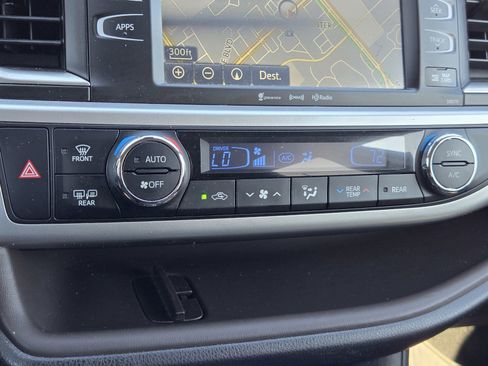 Used 2018 Toyota Highlander XLE image 20