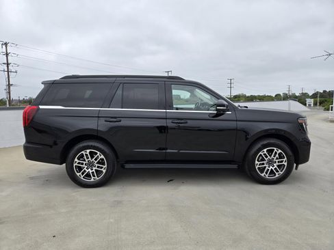 Used 2025 Ford Expedition Active RWD image 2