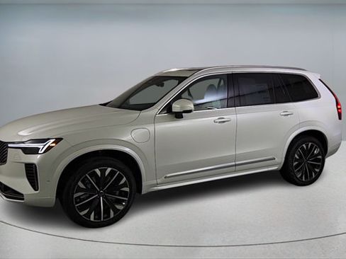Used 2026 Volvo XC90 T8 Plus w/ Protection Package Premier AWD/4WD image 3
