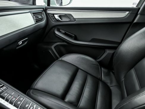 Used 2020 Porsche Macan Turbo image 41