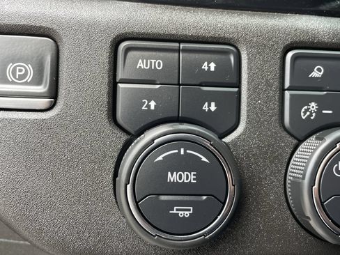Used 2024 Chevrolet Silverado 2500 High Country w/ High Country Premium Package AWD/4WD image 25