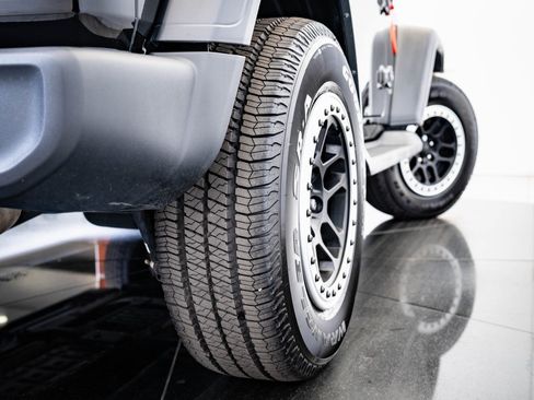 Used 2019 Jeep Wrangler Sport S image 40