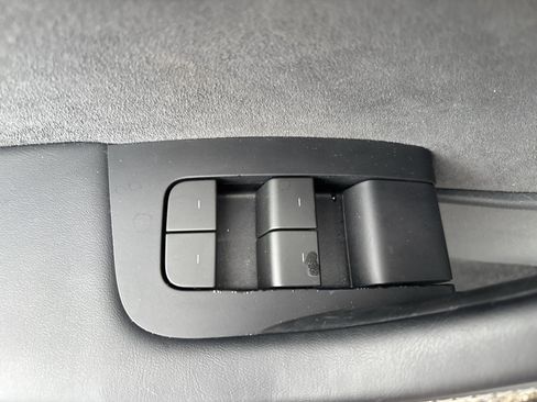 Used 2024 Tesla Model Y Long Range RWD image 15