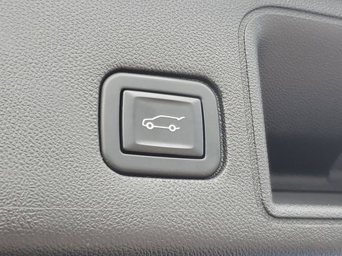 Used 2022 GMC Terrain Denali w/ LPO, Floor Liner Package AWD/4WD image 9
