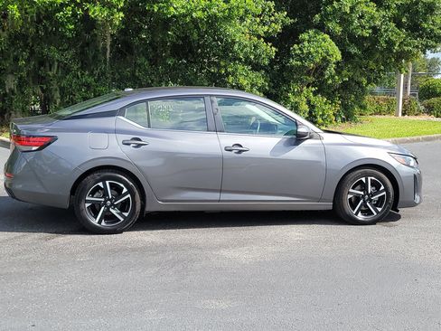Used 2024 Nissan Sentra SV FWD image 8