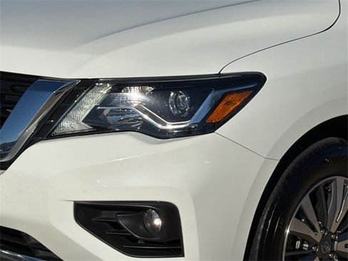 Used 2020 Nissan Pathfinder SV w/ Cargo Package image 4