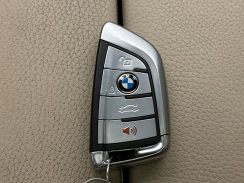 Used 2017 BMW X5 xDrive40e AWD/4WD image 23