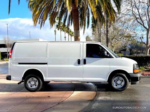 Used 2017 Chevrolet Express 2500 image 4