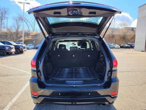 Used 2018 Jeep Grand Cherokee Altitude image 11