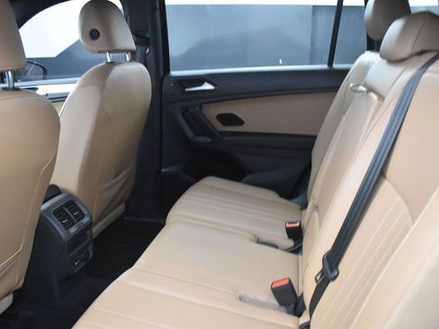 Used 2022 Volkswagen Tiguan SE image 18