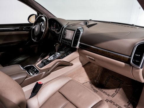 Used 2013 Porsche Cayenne Turbo AWD/4WD image 29