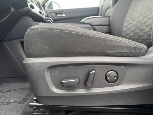 Used 2022 Nissan Pathfinder SV image 11