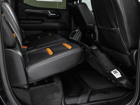 Certified 2025 GMC Sierra 1500 AT4 w/ AT4 Premium Package AWD/4WD image 39