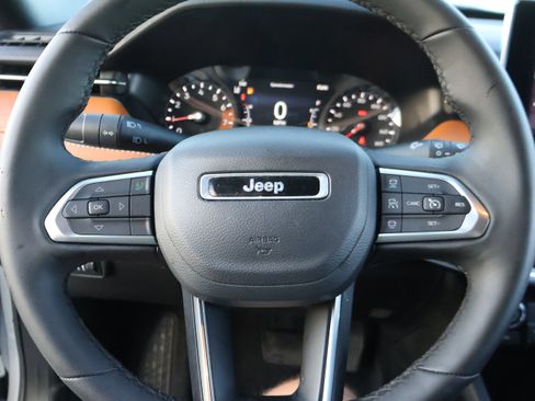 Used 2024 Jeep Compass Limited image 37