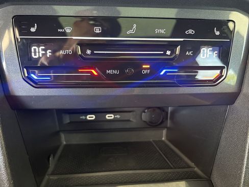 Used 2024 Volkswagen Tiguan SE w/ Panoramic Sunroof Package AWD/4WD image 25