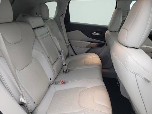 Used 2019 Jeep Cherokee Limited w/ Technology Group FWD image 19