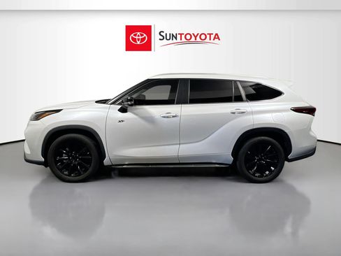 Used 2023 Toyota Highlander XLE FWD image 7