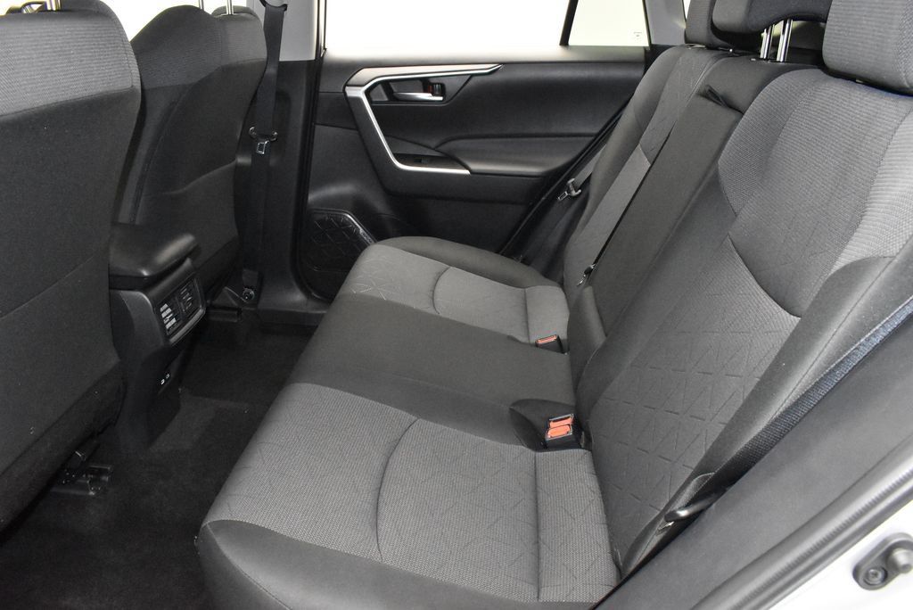 Used 2025 Toyota RAV4 XLE AWD/4WD image 32