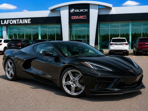 Used 2021 Chevrolet Corvette Stingray Preferred Cpe w/ Engine Appearance Package RWD image 3