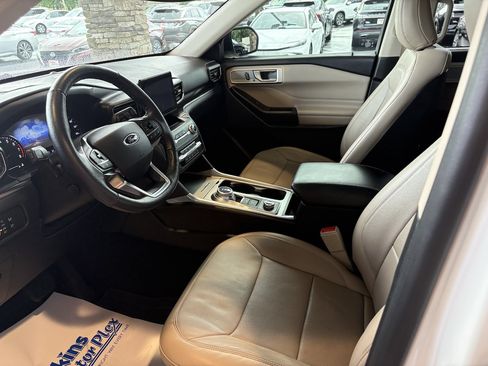 Used 2020 Ford Explorer Limited AWD/4WD image 2